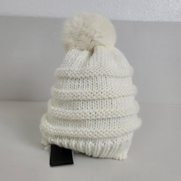 5/$30 BCBGMAXAZRIA KNIT HAT - Picture 8 of 8